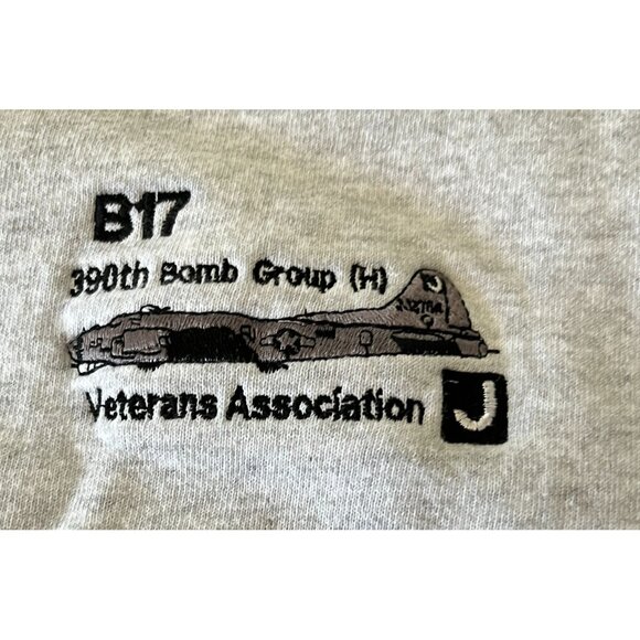 390th Bomb Group (H) Gray Sweatshirt Size Large Veterans Assoc B17 Plane STAINED - Picture 10 of 10